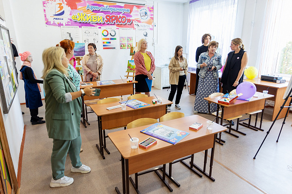 Во Владивостоке открылась дизайн-студия "Живи ярко"